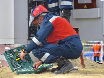 Elektrikář zemřel při opravování rozvaděče